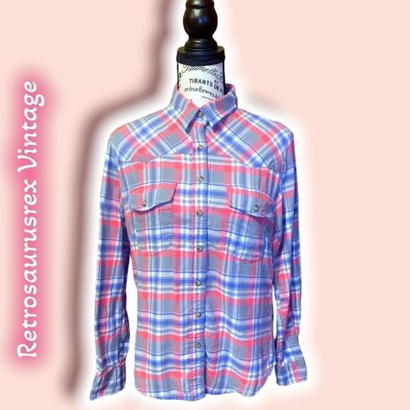 Bundle! Salt Life T Shirt / Jachs Girlfriend Flannel Back to School Bundle - Picture 2 of 9